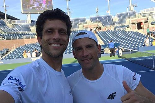 Melo e Kubot comemoram após a vitória nas quartas de final   / Foto: Divulgação