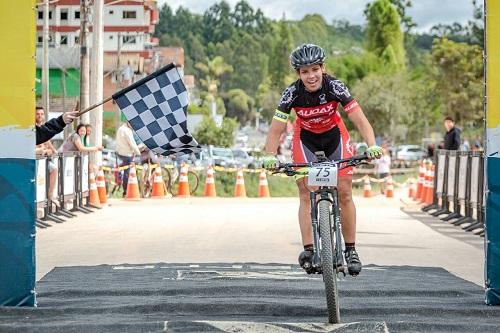 Ana Luiza Siqueira foi a campeã do MTB Pro / Foto: Thiago Lemos e Bruno Meneghitti