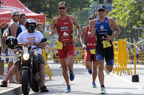  Reinaldo Colucci (a frente de vermelho) busca vaga olímpica para Rio 2016 / Foto: João Pires / Divulgação