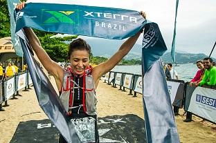 Atleta comemora após completar o circuito / Foto: Divulgação/XTerra