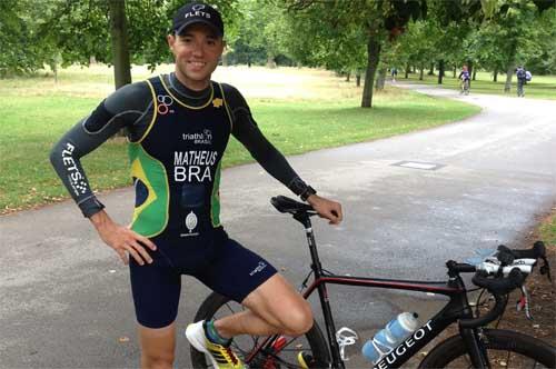 Com objetivo de conquistar a vaga para representar o Brasil nos Jogos Olímpicos no Rio de Janeiro, o triatleta Bruno Matheus retornou a Portugal / Foto: Antonio Fernandes