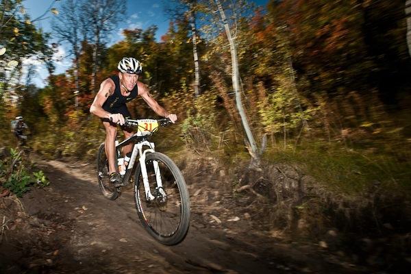 Lance Armstrong, sete vezes vencedor da Volta da França, voltou a disputar uma prova de triathon depois de 20 anos/ Foto: Divulgação/Xterra