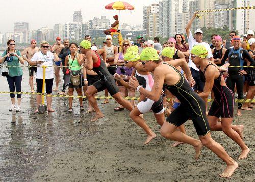 Atual tricampeão do SP Open de Biathlon, Luizinho Avelino venceu a primeira etapa da competição em 2011, neste sábado (02), na Ponta da Praia, em Santos, litoral de São Paulo / Foto: Treino Online