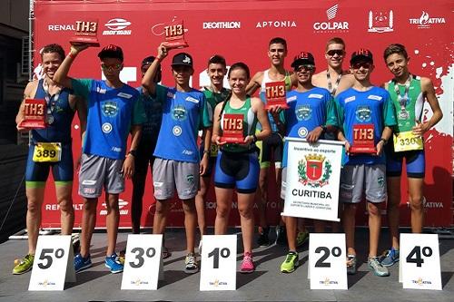 Atletas da Seleção e da Escolinha de Triathlon / Foto: Divulgação