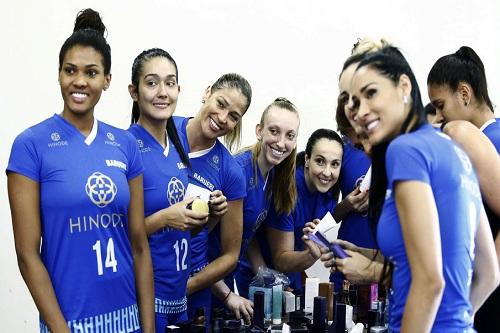 Patrocinador, que atua na área da beleza, produziu um ensaio fotográfico com as jogadoras de vôlei nesta segunda-feira / Foto: Gaspar Nóbrega/Inovafoto 