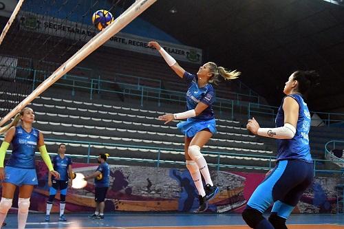 Equipe de Osasco desembarcou em Lima nesta segunda-feira (7) para dois amistosos com o time nacional. A primeira partida será nesta terça-feira (8) e a segunda na quarta (9) / Foto: João Pires/Fotojump