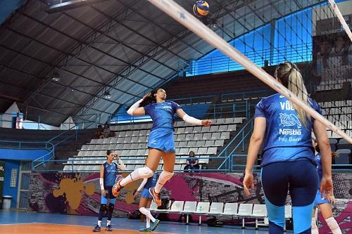 Atual pentacampeão estadual, time de Osasco inicia jornada em busca do sexto título estadual consecutivo fora de casa. Jogo contra o Hinode Barueri começa às 19h30, no ginásio José Correa / Foto: João Pires/Fotojump