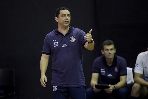 Técnico Alexandre Stanzioni espera surpreender o SESC nesta terça / Foto: Alexandre Loureiro/Corinthians-Guarulhos