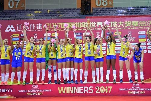 Brasil no topo do pódio do Grand Prix 2017 / Foto: Divulgação/FIVB