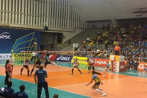 Time comandado por Bernardinho teve a ajuda da torcida, no Tijuca Tênis Clube / Foto: Sesc RJ