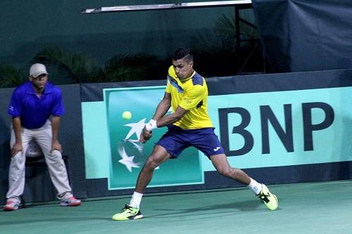 Thiago Monteiro em ação na estreia do Time Correios Brasil na Davis / Olga Paola Almanzar/Divulgação CBT