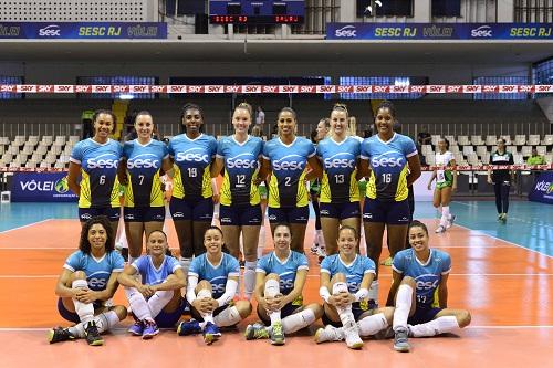 Time comandado por Bernardinho está invicto há oito jogos na competição. Partida desta sexta (17.11) teve a estreia da nova ponteira do time, a dominicana Yonkaira Peña / Foto: Hélio Melo/ Sesc RJ