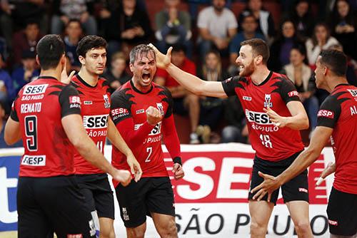  A equipe masculina de vôlei do Sesi-SP, embalada com a conquista do sétimo título da Copa São Paulo na última semana, estreia nesta quarta-feira (15/8)  / Foto: Ayrton Vignola/Fiesp