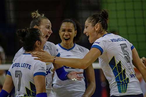 Time comandado por Bernardinho sofreu com volume de jogo tricolor e sai de quadra com primeira derrota na temporada: 3-2 / Foto: Divulgação/Sesc RJ