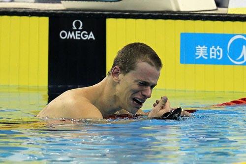 Cielo chora depois de conquistar a medalha de ouro durante final dos 50 metros borboleta, no complexo Oriental Sports Center / Foto: Satiro Sodre/AGIF